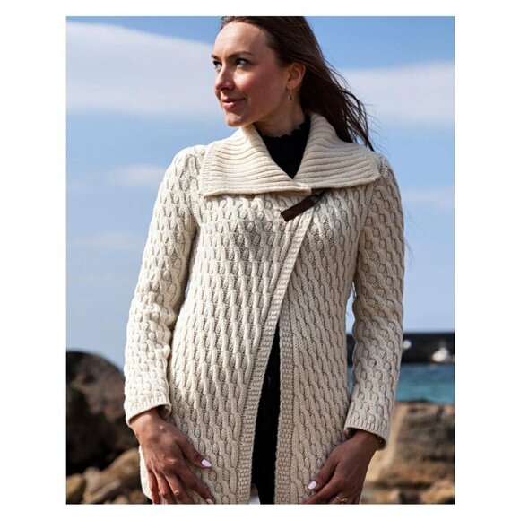 Aran Islands Knitwear Pure Irish Wool Cable Knit Fisherman Sweater Clasp Closure - Picture 1 of 11